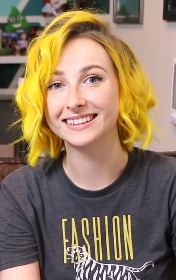 How tall is Tessa Violet?